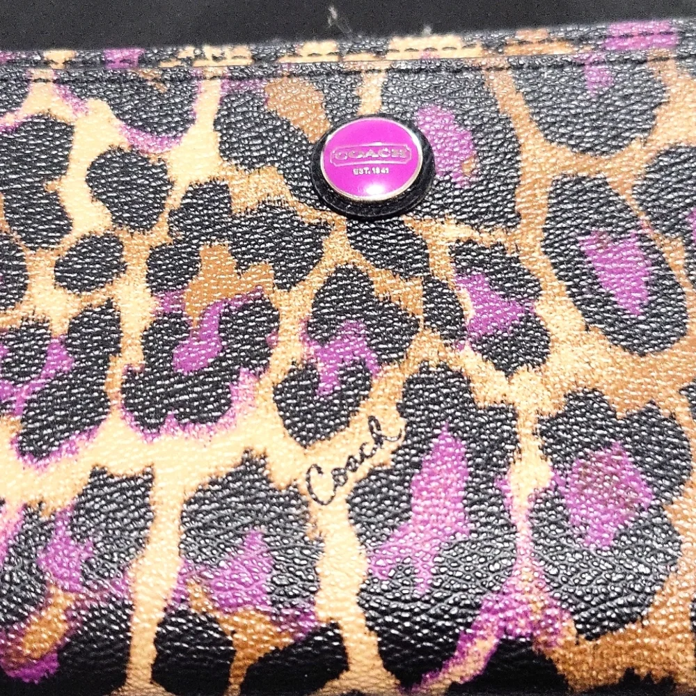 Wristlet💜 - Picture 1 of 5